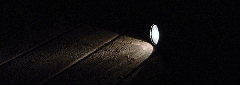 cropped-flashlight_in_the_dark.jpg